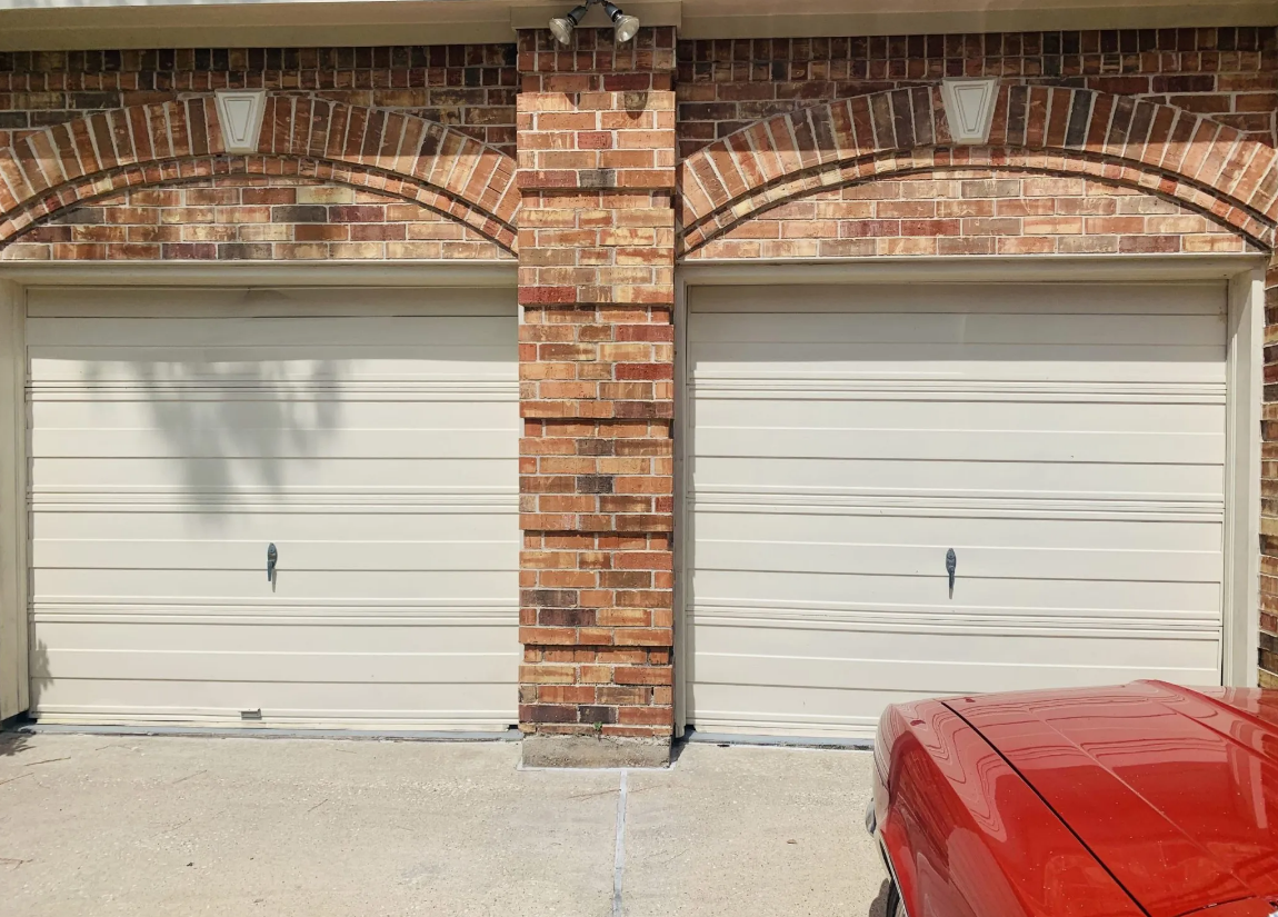 same-day garage door repair service in Sarasota, FL by experts of Bee Ridge Garage Door Repair.