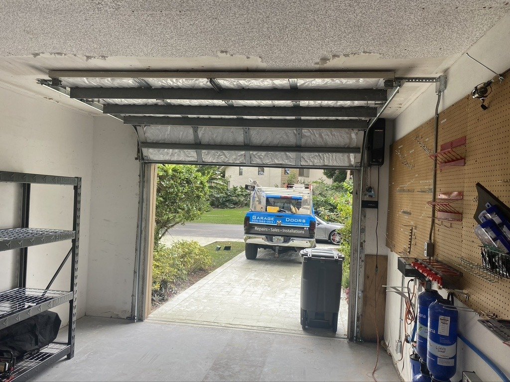 same-day garage door repair service of Bee Ridge Garage Door Repair experts.