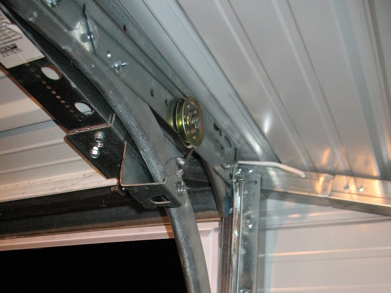 garage door track repair service of Bee Ridge Garage Door Repair in Sarasota FL.